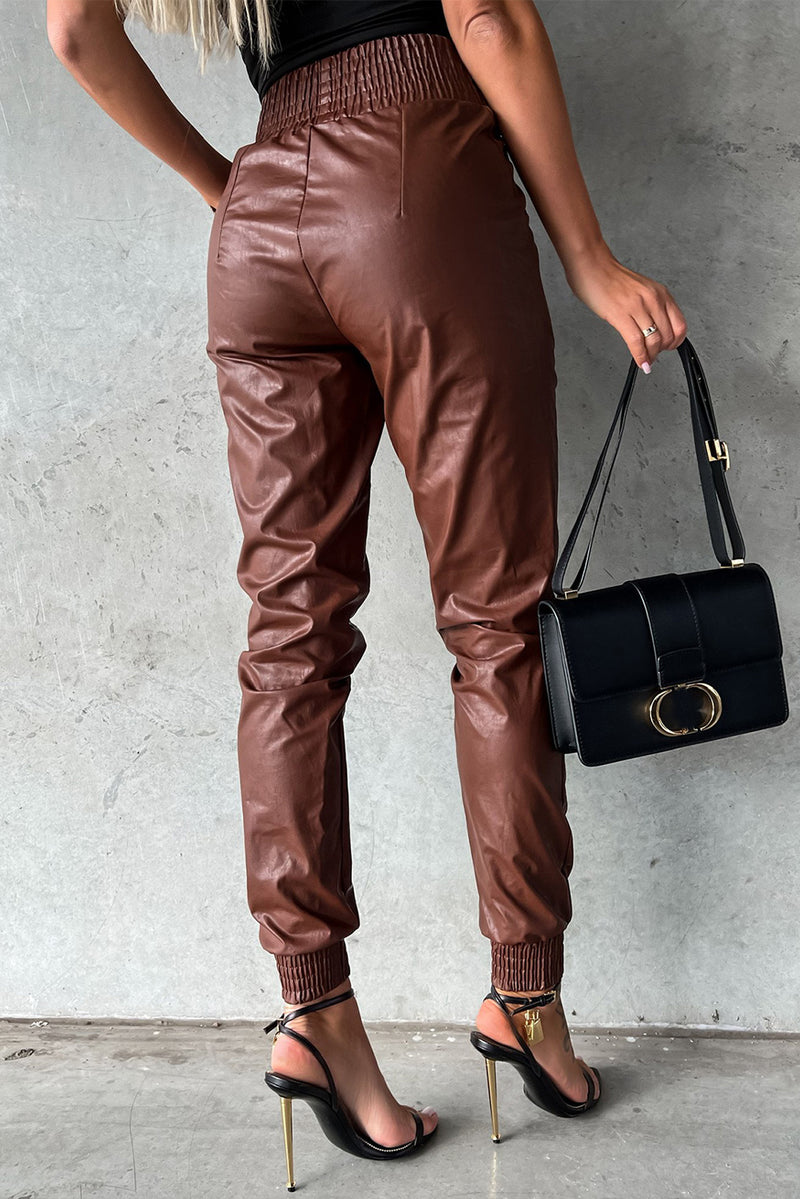 Braune, gesmokte Skinny-Hose aus Leder mit hohem Bund