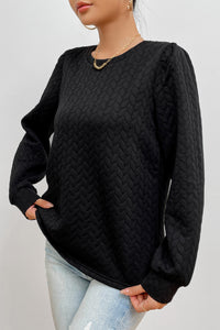 Schwarzes Sweatshirt mit Zopfmuster und Puffärmeln