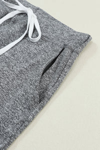 Graue Jogginghose mit Kordelzug an der Taille und Taschen