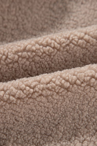 Leichte französisch-beige Winter-Fuzzy-Jacke mit Reißverschlusstaschen