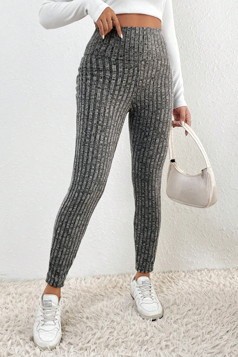 Graue Leggings aus geripptem, strukturiertem Strick mit breitem Bund